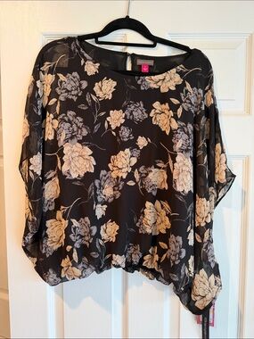 Vince Camuto Black Sheer Floral bubble hem Blouse with Cream and Gray Flowers